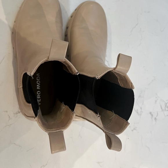 Vero Moda SIWIE COLOURBLOCK BOOTS in Cream/Tan & Black. US SIZE 8. Never Worn. - Picture 5 of 5